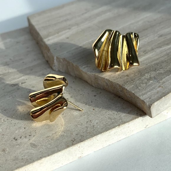 NEW~ Anthropologie Folded Gold Post Earrings - Picture 6 of 9